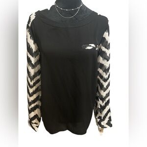 AB Studio NWT Geometric Print Back Blouse, Size M Long Sleeve Tab